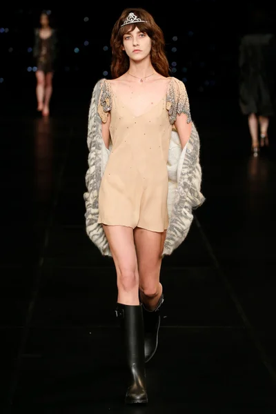 Look 15